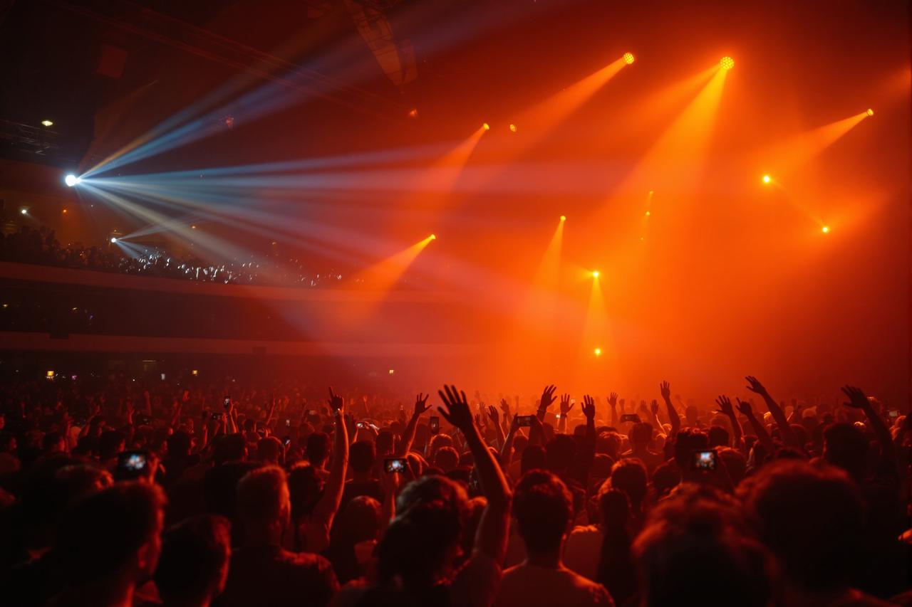 av在线资源影迷见面会圆满举行，万名粉丝热情参与